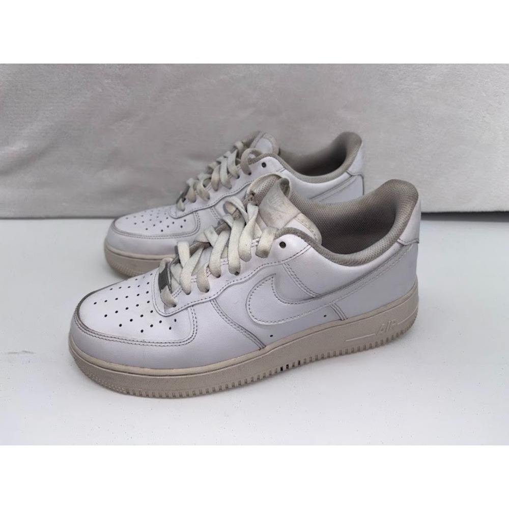 Nike Air Force 1 '07 Low Mens Size 9.5 White Athletic Sneakers Shoes CW2288-111